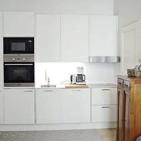 Scandinavian City Center Apartment Helsinki